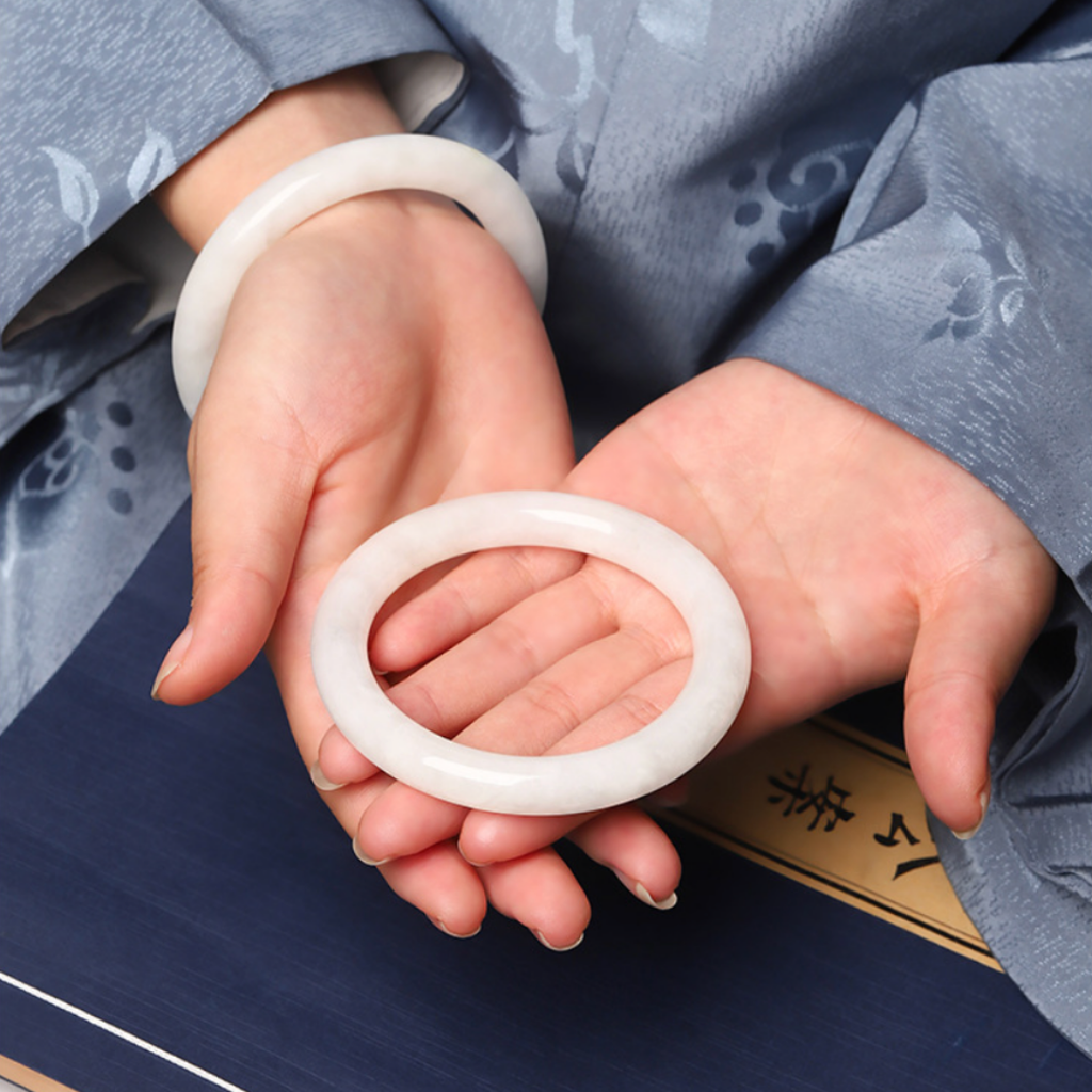 The Pure Vessel - Wenrun Hetian Jade Bangle