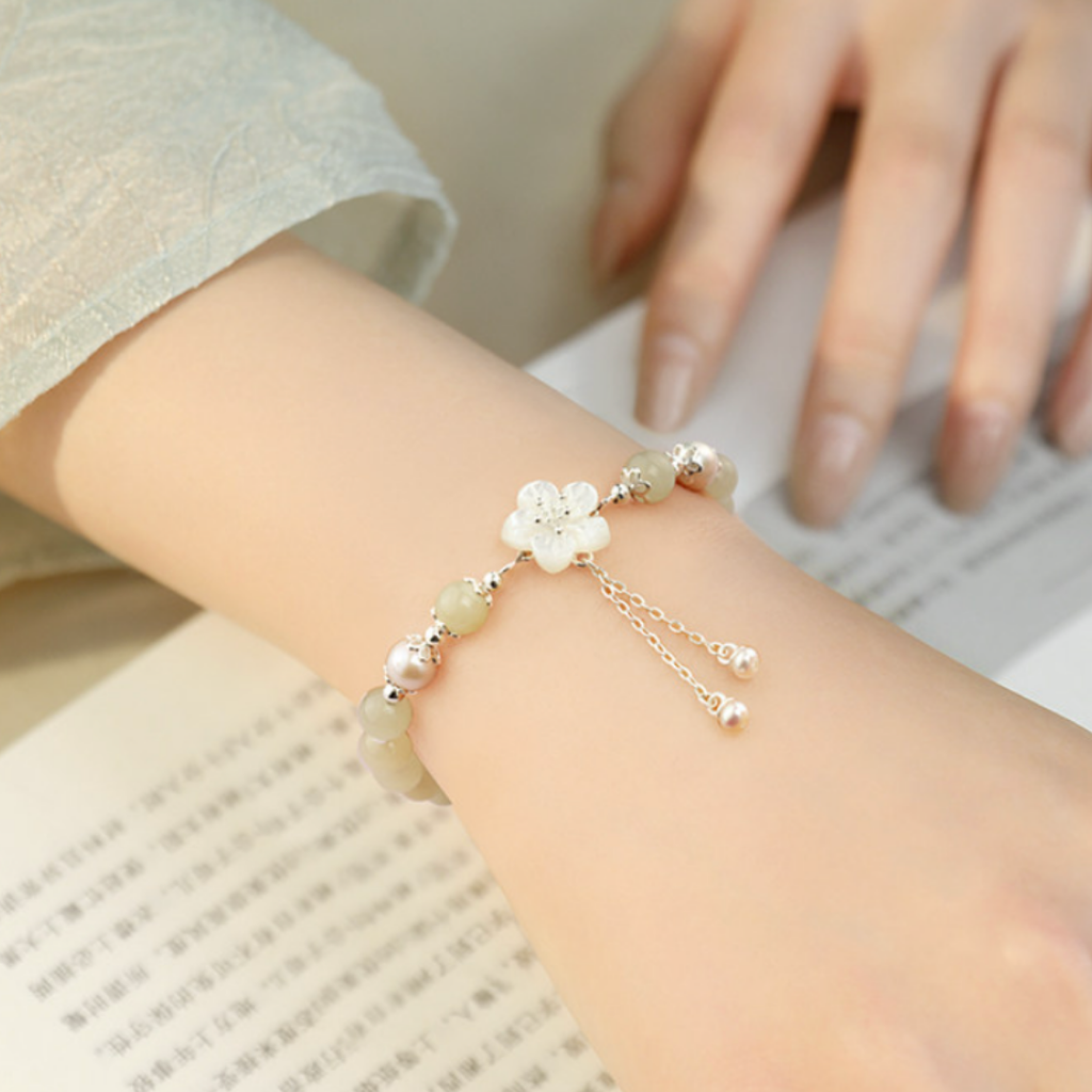 The Quiet Fragrance - Moli Hetian Jade Bracelet