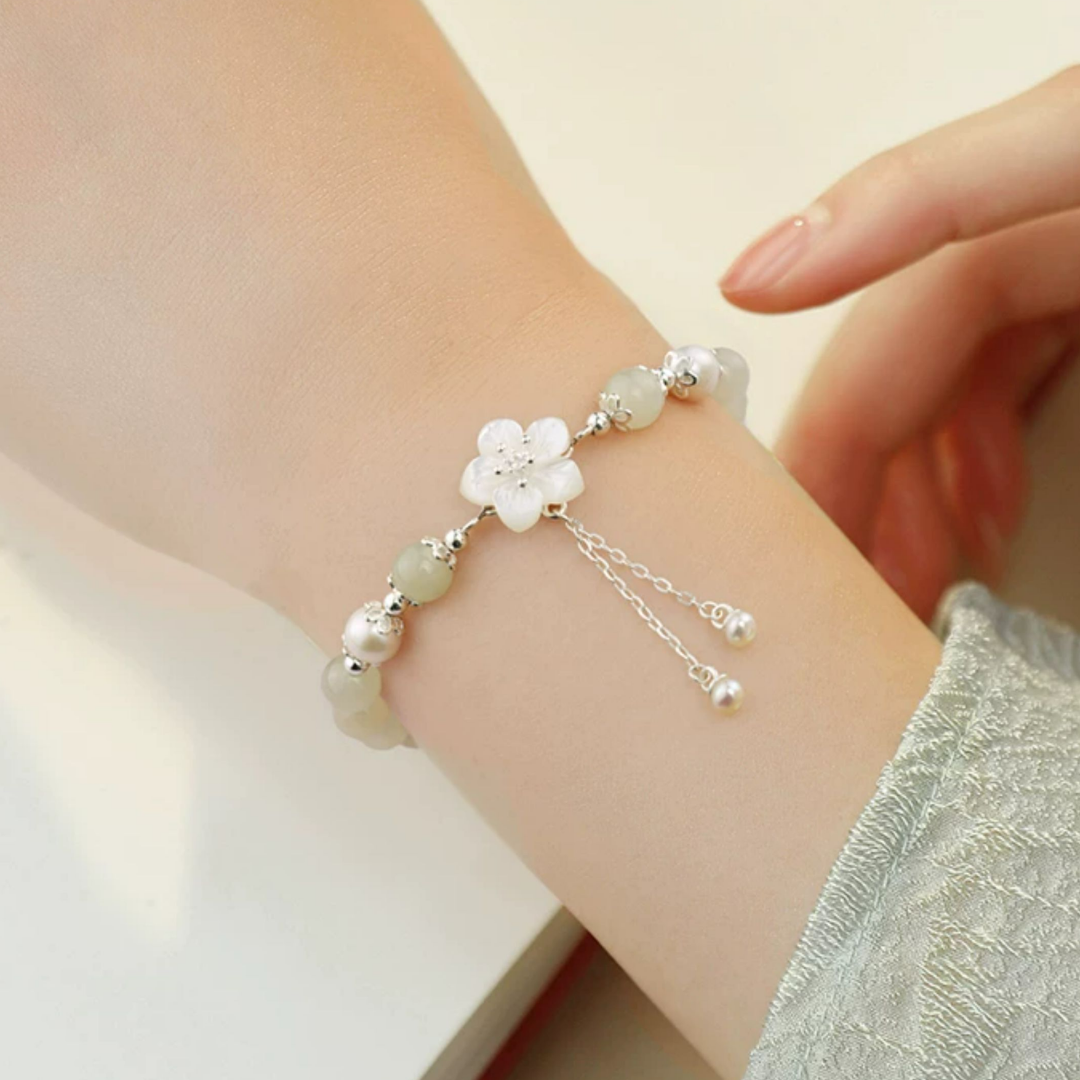 The Quiet Fragrance - Moli Hetian Jade Bracelet